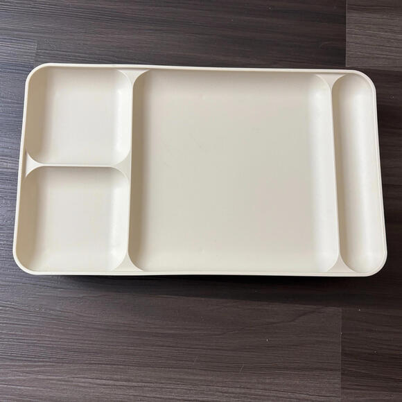 Vintage Tupperware Almond Divided Trays Set Of 6 Lunch TV Dinner Camping #1535 - Picture 1 of 7